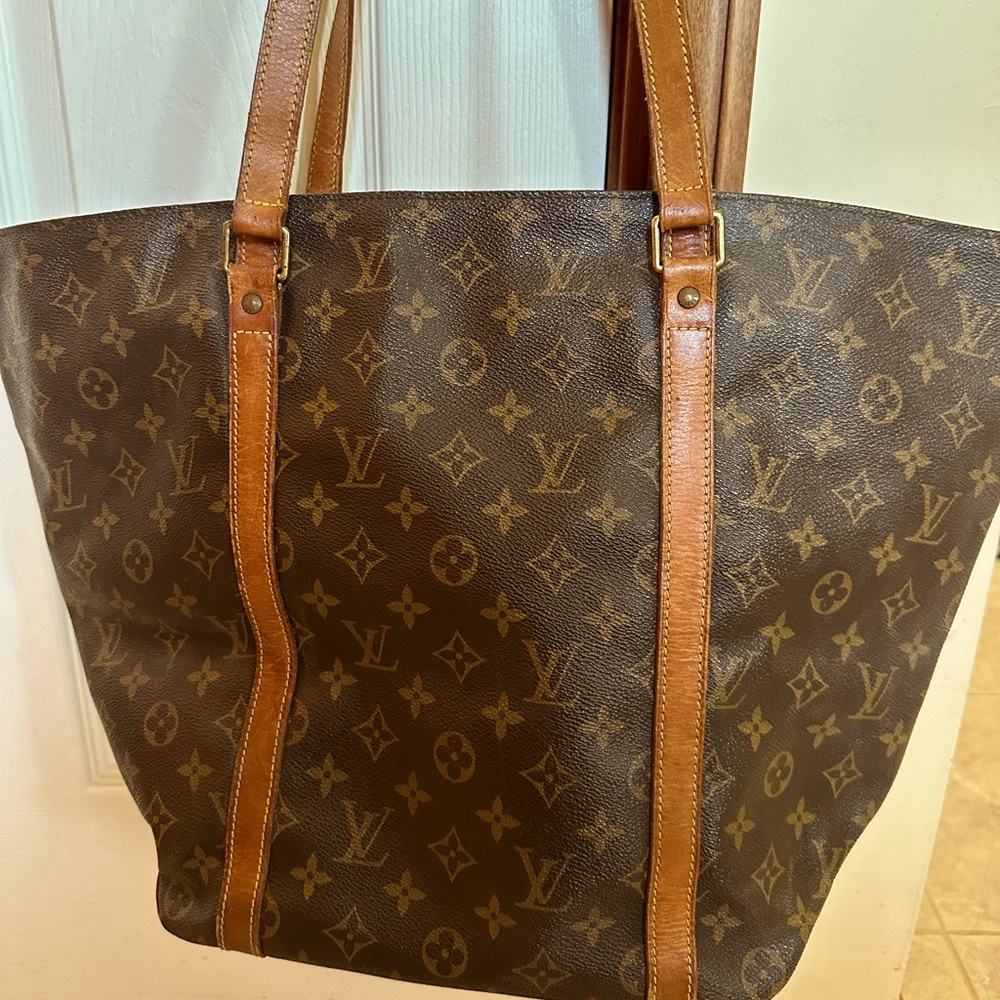 Authentic Louis Vuitton Monogram Sac